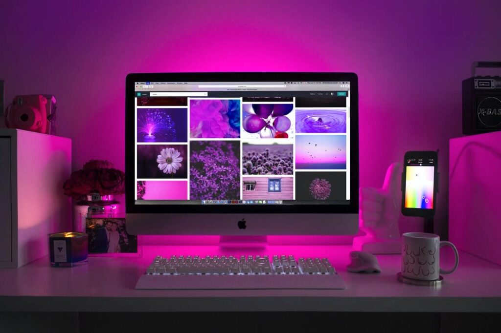 How to Plan a Website Layout to Maximize Social Media for Small Businesses 2 A good website layout improves user experience